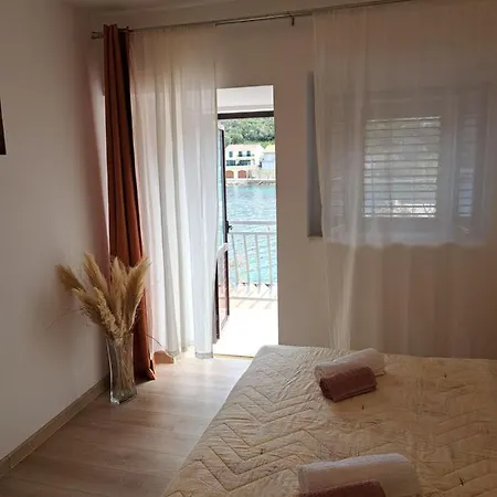 Ribarska Kuca Orhanovic Oskorusno