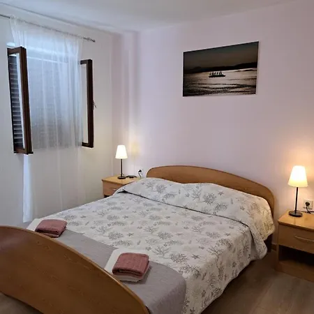 Ribarska Kuca Orhanovic * Oskorusno